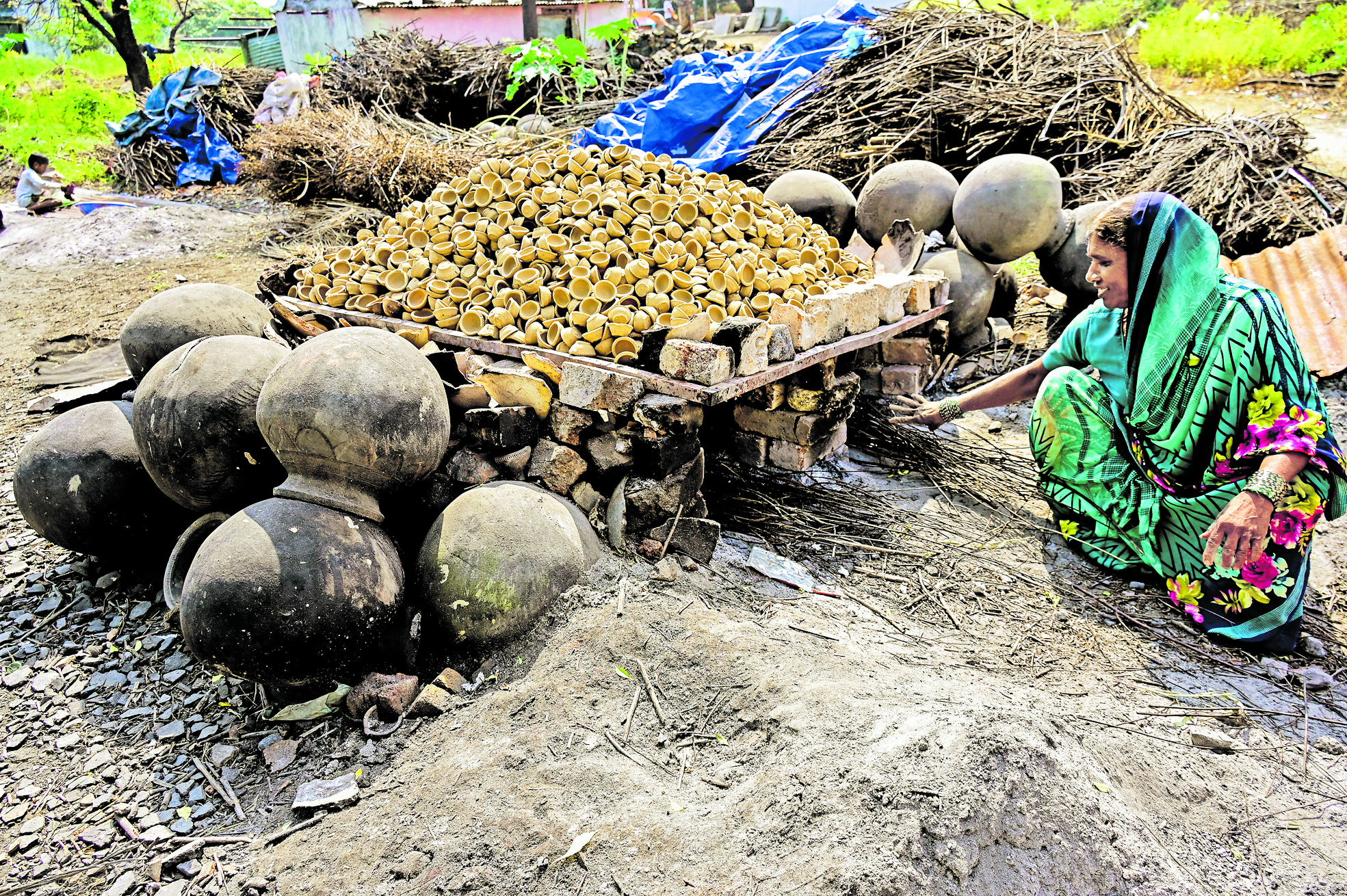 ಮಣ್ಣಿನ ಹಣತೆಗಳು ಗಟ್ಟಿಯಾಗುವುದು ಹೀಗೆ...