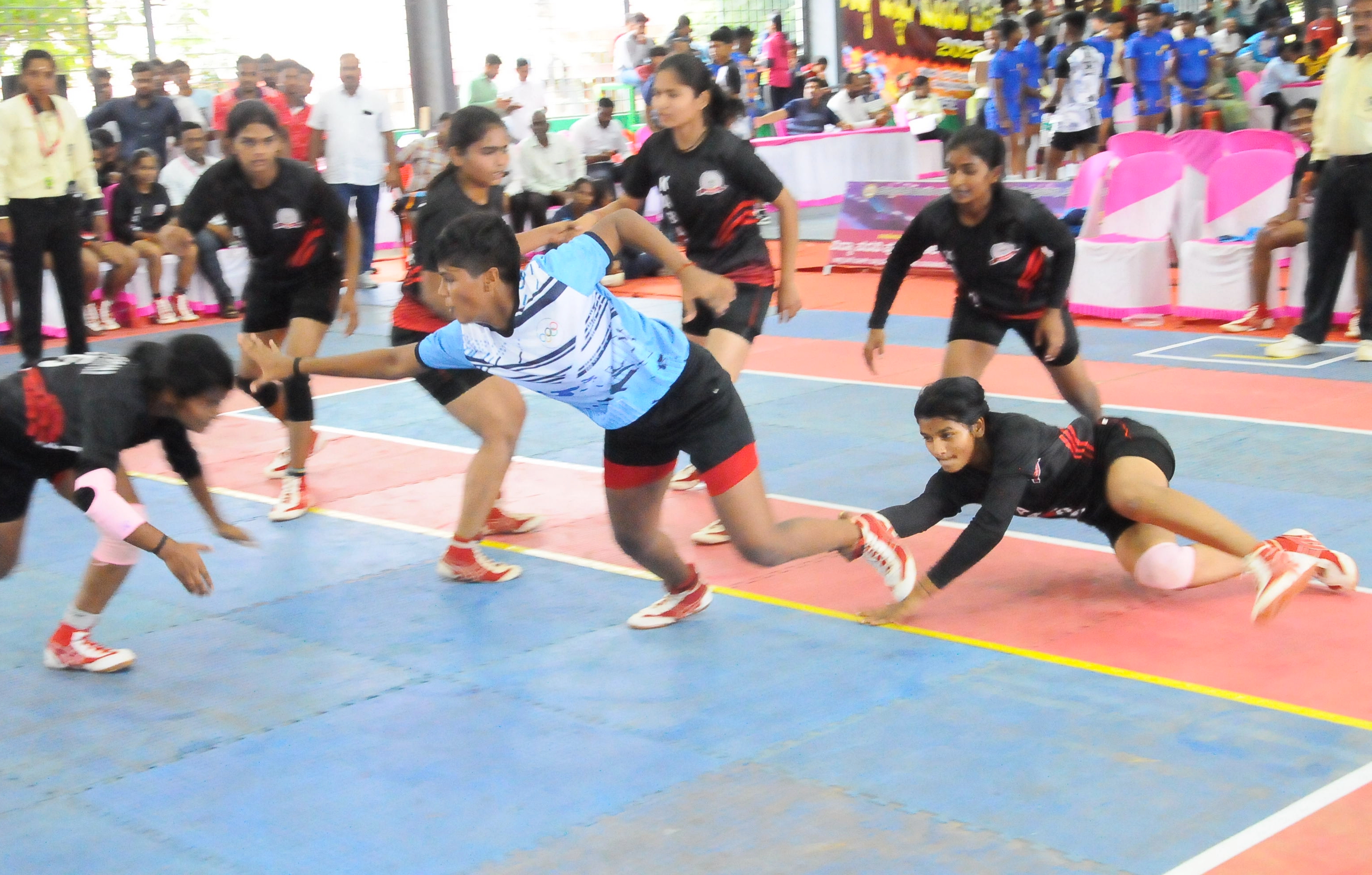ಗಮನ ಸೆಳೆದ ಮಹಿಳೆಯರ ಕಬಡ್ಡಿ ಪಂದ್ಯ