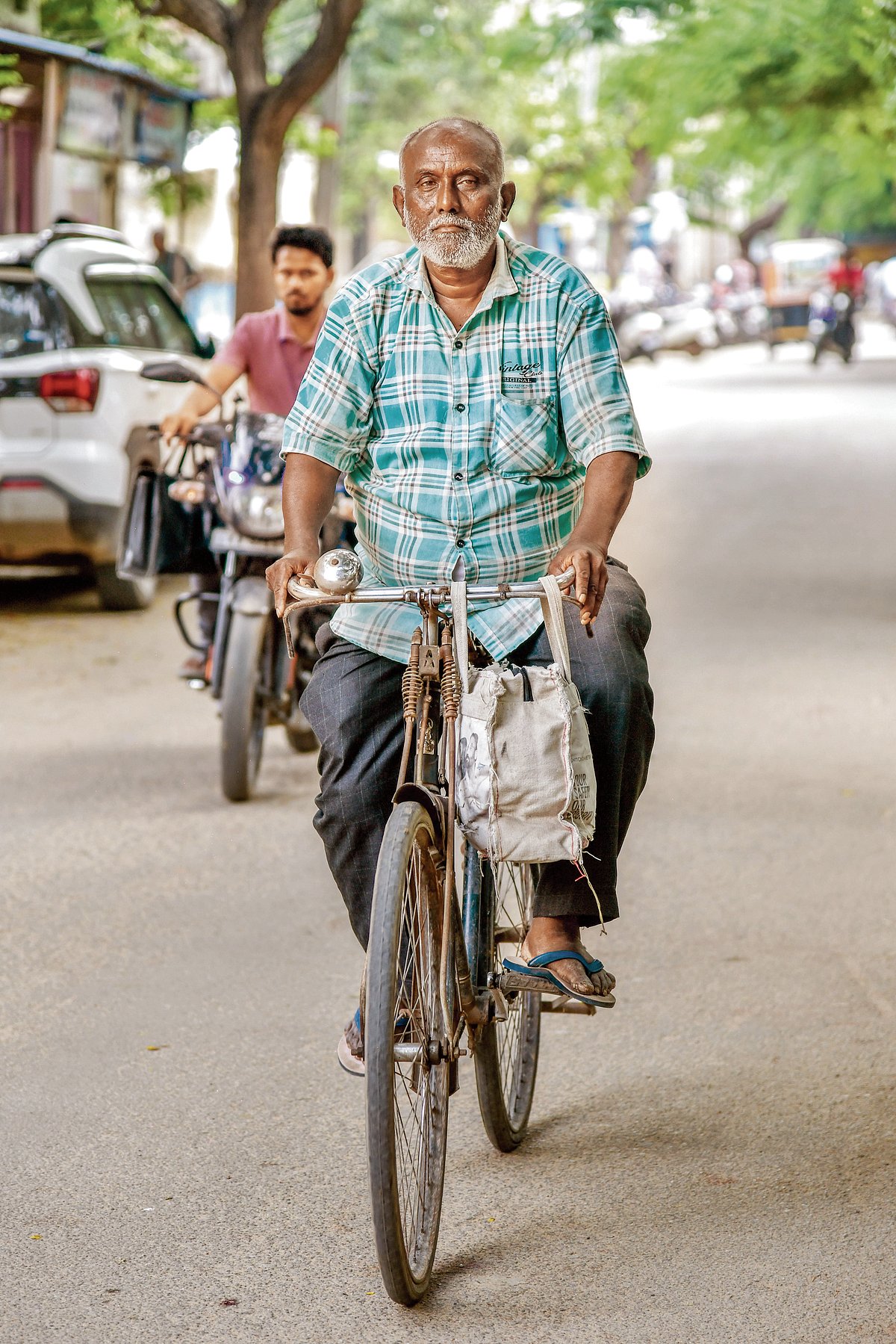 ಅಸಹಾಯಕರ ಬಂಧು ಹಡಪದ ಶಿವಪ್ಪ