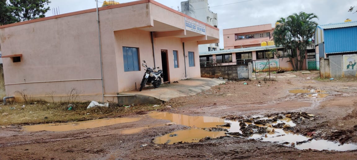 ಸಂಜೀವಿನ ಕಟ್ಟಡದ ಬಳಿಯ ಕಂಪ್ಯೂಟರ್ ತರಬೇತಿ ಕೇಂದ್ರದ ಆವರಣದ ಸ್ಥಿತಿ