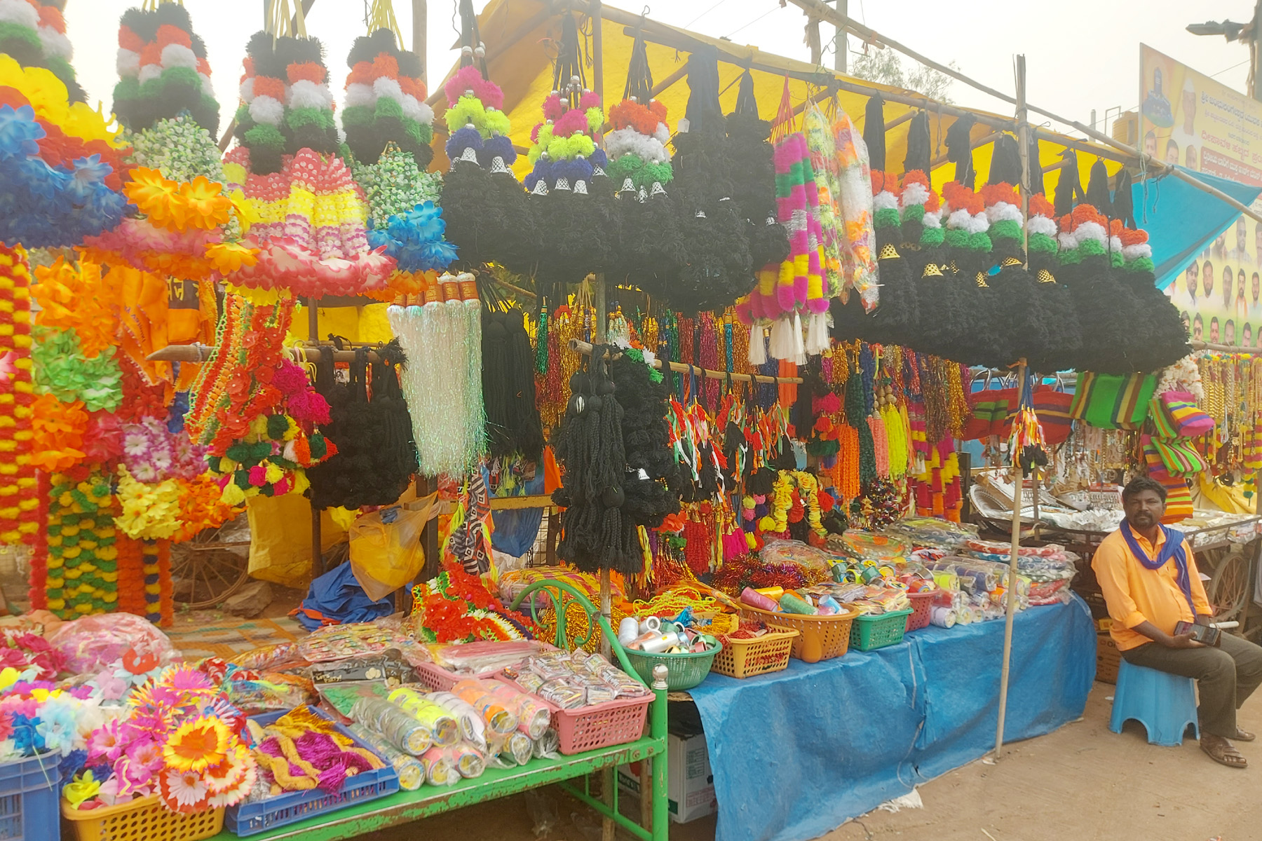 ಮನೆ ವಾಹನಗಳ ಅಲಂಕಾರಕ್ಕಾಗಿ ವಿವಿಧ ವಸ್ತುಗಳ ಮಾರಾಟ