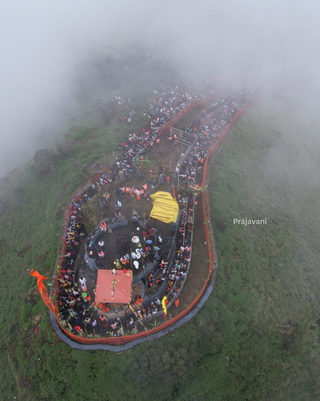 ಚಿಕ್ಕಮಗಳೂರು: ದೇವಿರಮ್ಮ ಬೆಟ್ಟ ಏರಿ ಪುಳಕಿತರಾದ ಭಕ್ತರು