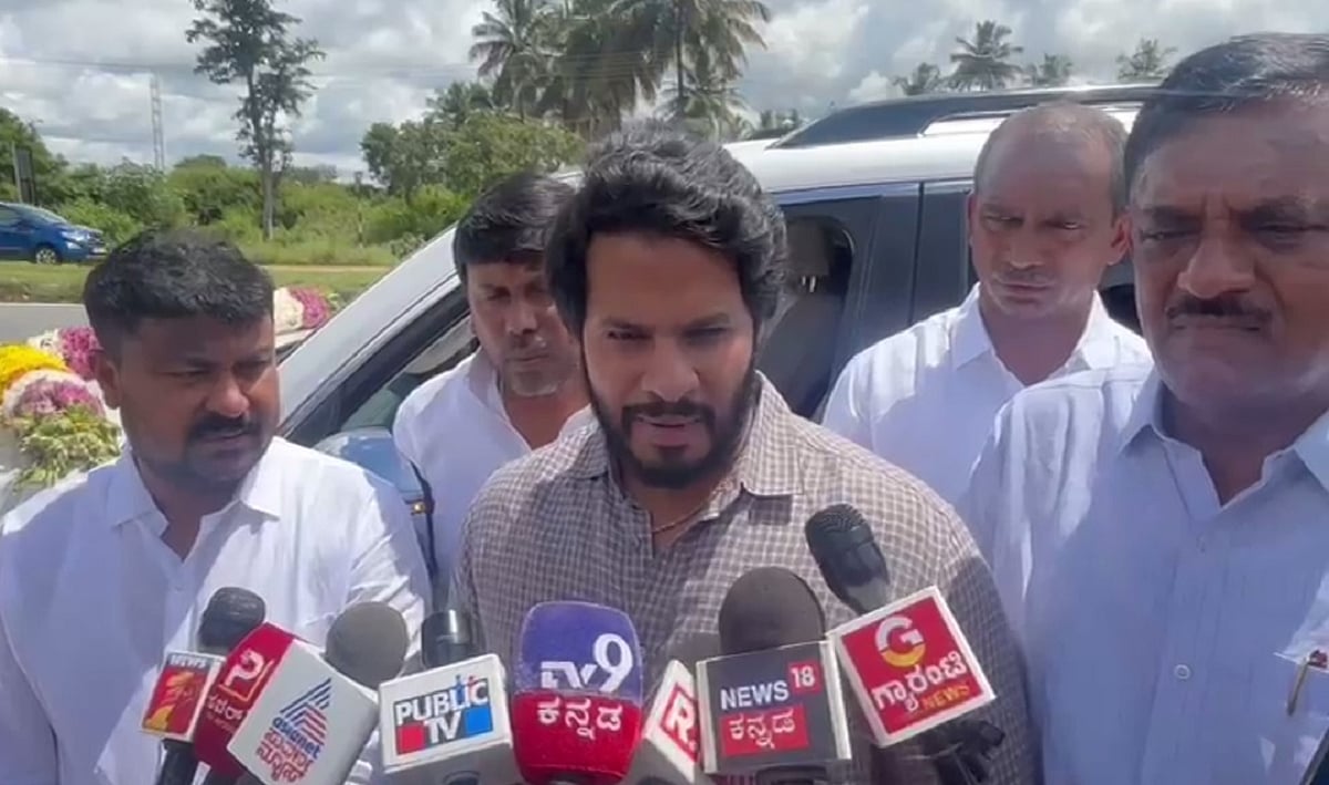 ಗುಂಡಿ ಮುಚ್ಚಲು ‘ಎ’ ಖಾತಾ ಹೆಸರಲ್ಲಿ ಸುಲಿಗೆ: ನಿಖಿಲ್ ಕುಮಾರಸ್ವಾಮಿ ಆರೋಪ