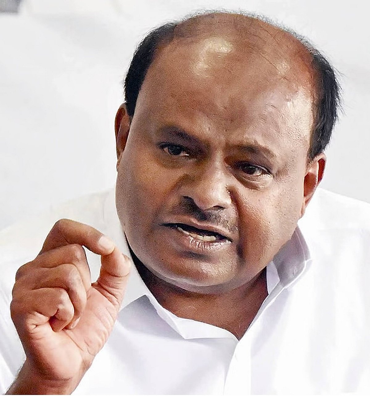 ಉದ್ಯಮಿ ಟೀಕೆ ನಿಲ್ಲಿಸಿ, ಗುಂಡಿ ಮುಚ್ಚಿ: ಎಚ್‌.ಡಿ.ಕುಮಾರಸ್ವಾಮಿ