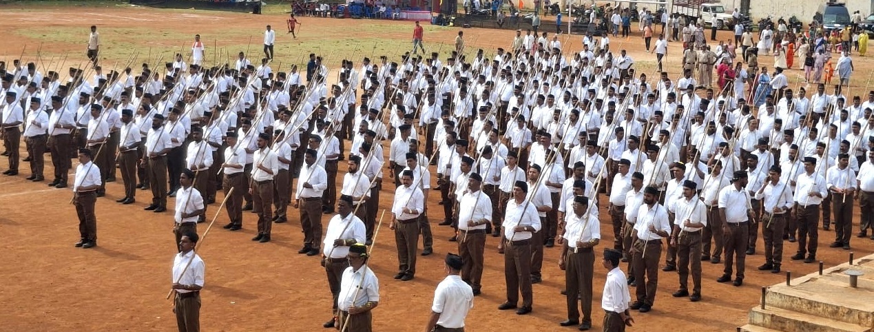 ಹರಿಹರದ ಗಾಂಧಿ ಮೈದಾನದಲ್ಲಿ ಆರ್‌ಎಸ್‌ಎಸ್ ಸದಸ್ಯರು ಪಧಸಂಚಲನ ನಂತರ ಜಮಾವಣೆಗೊಂಡಿದ್ದರು.