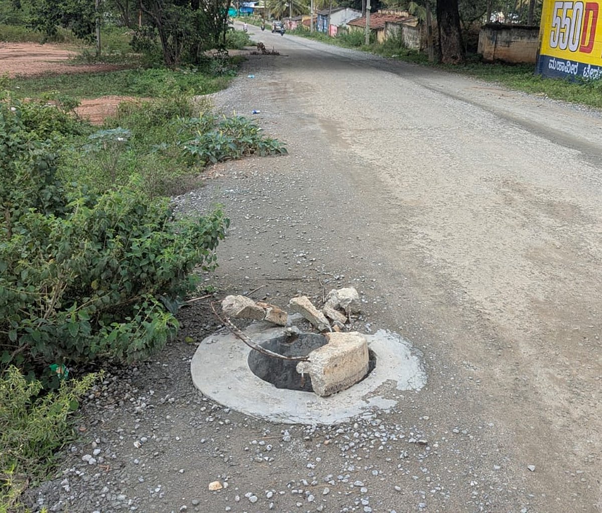 ಚಾಮರಾಜನಗರ: ಕುಸಿದ ಮ್ಯಾನ್‌ಹೋಲ್‌, ನಾಗರಿಕರ ಜೀವಕ್ಕೆ ಕುತ್ತು