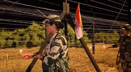 VIDEO | ಭಾರತ-ಪಾಕ್ ಗಡಿಯಲ್ಲಿ ಬಿಎಸ್‌ಎಫ್ ಯೋಧೆಯರ ದೀಪಾವಳಿ ಆಚರಣೆ