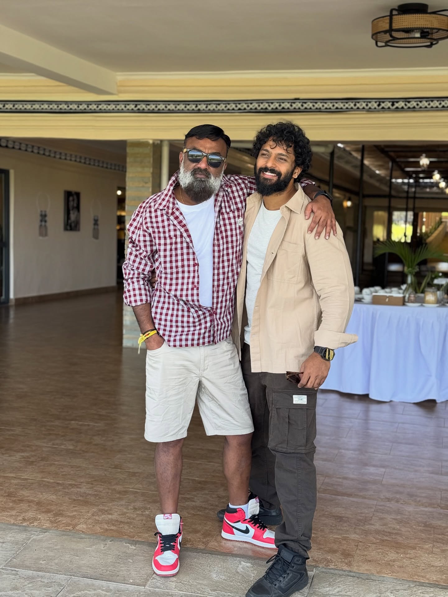 ಕಿರುತೆರೆಯಲ್ಲಿ ನಟನಾಗಿ ಮಿಂಚುತ್ತಿದ್ದ ಕಾರ್ತಿಕ್ ಮಹೇಶ್ ಅವರು ಬಿಗ್‌ಬಾಸ್ ಸೀಸನ್ 10ಕ್ಕೆ ಸ್ಪರ್ಧಿಯಾಗಿ ಪಾದಾರ್ಪಣೆ ಮಾಡಿದ್ದರು.