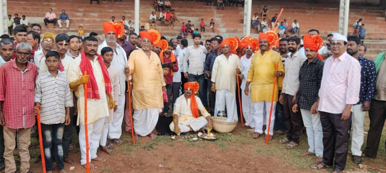 ದೀಪಾವಳಿ ಬಲಿಪಾಡ್ಯಮಿಯಂದು ಹುಬ್ಬಳ್ಳಿಯ ನೆಹರು ಮೈದಾನದಲ್ಲಿ ಗೌಳಿ ಸಮುದಾಯದ ಹಿರಿಯರು ಒಂದೇ ಕಡೆ ಸೇರಿರುವುದು