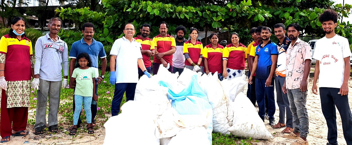 ಬ್ರಹ್ಮಾವರ: ಸ್ವಚ್ಛತಾ ಅಭಿಯಾನ- ಪಾರಂಪಳ್ಳಿ ಬೀಚ್ ಸ್ವಚ್ಛತೆ