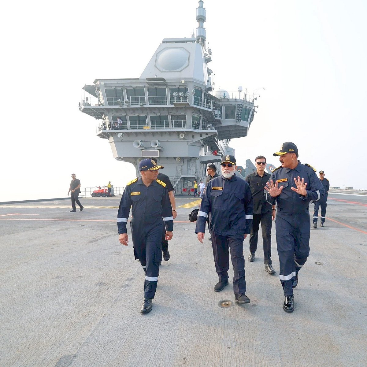 ನೌಕಾಪಡೆ ಯೋಧರ ಜೊತೆ ಐಎನ್‌ಎಸ್‌ ವಿಕ್ರಾಂತ್‌ನಲ್ಲಿ ದೀಪಾವಳಿ ಆಚರಿಸಿದ ಪಿಎಂ ಮೋದಿ