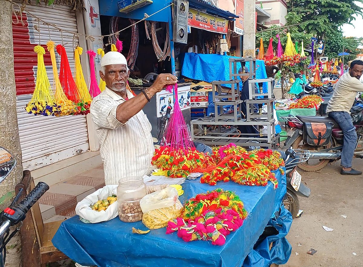ಮಳೆ: ಹೂವಿಗೆ ಸಿಗದ ನಿರೀಕ್ಷಿತ ಬೆಲೆ