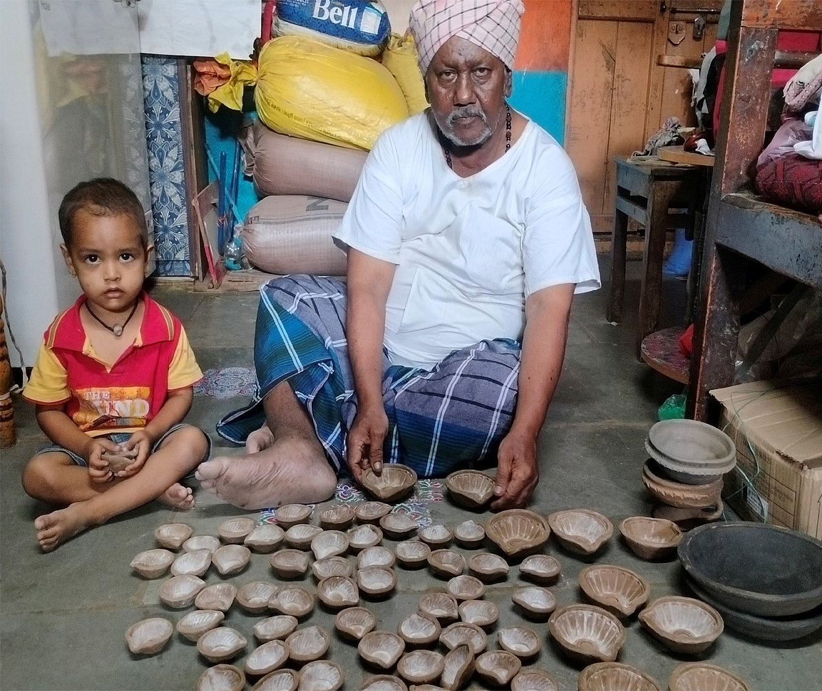 Deepavali 2025 | ಕುಂಬಾರರ ಬಾಳು ಬೆಳಗದ ದೀಪಾವಳಿ