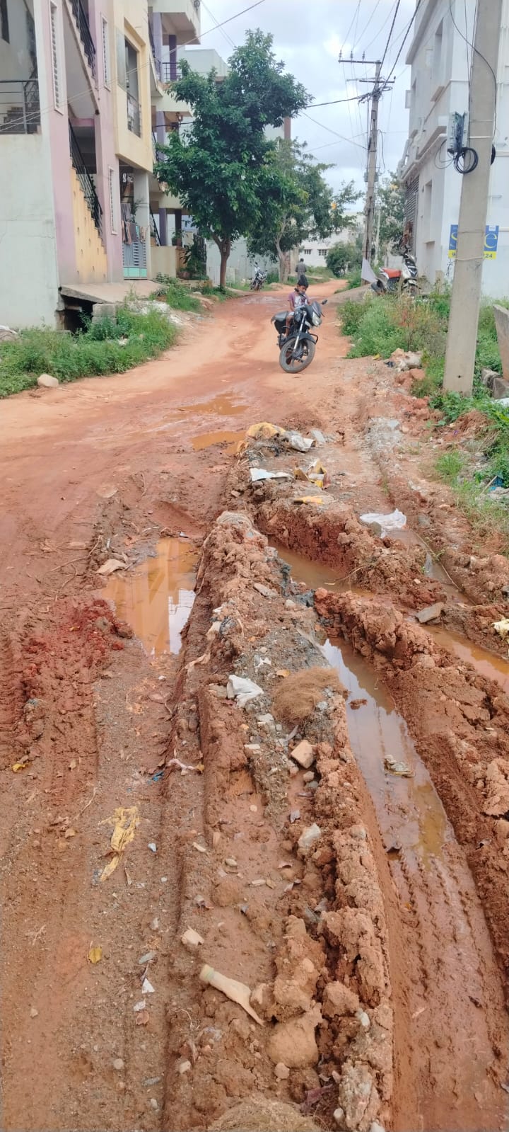 ಅನ್ನಪೂರ್ಣೇಶ್ವರಿ ನಗರದ ಕಚ್ಚಾ ರಸ್ತೆ 