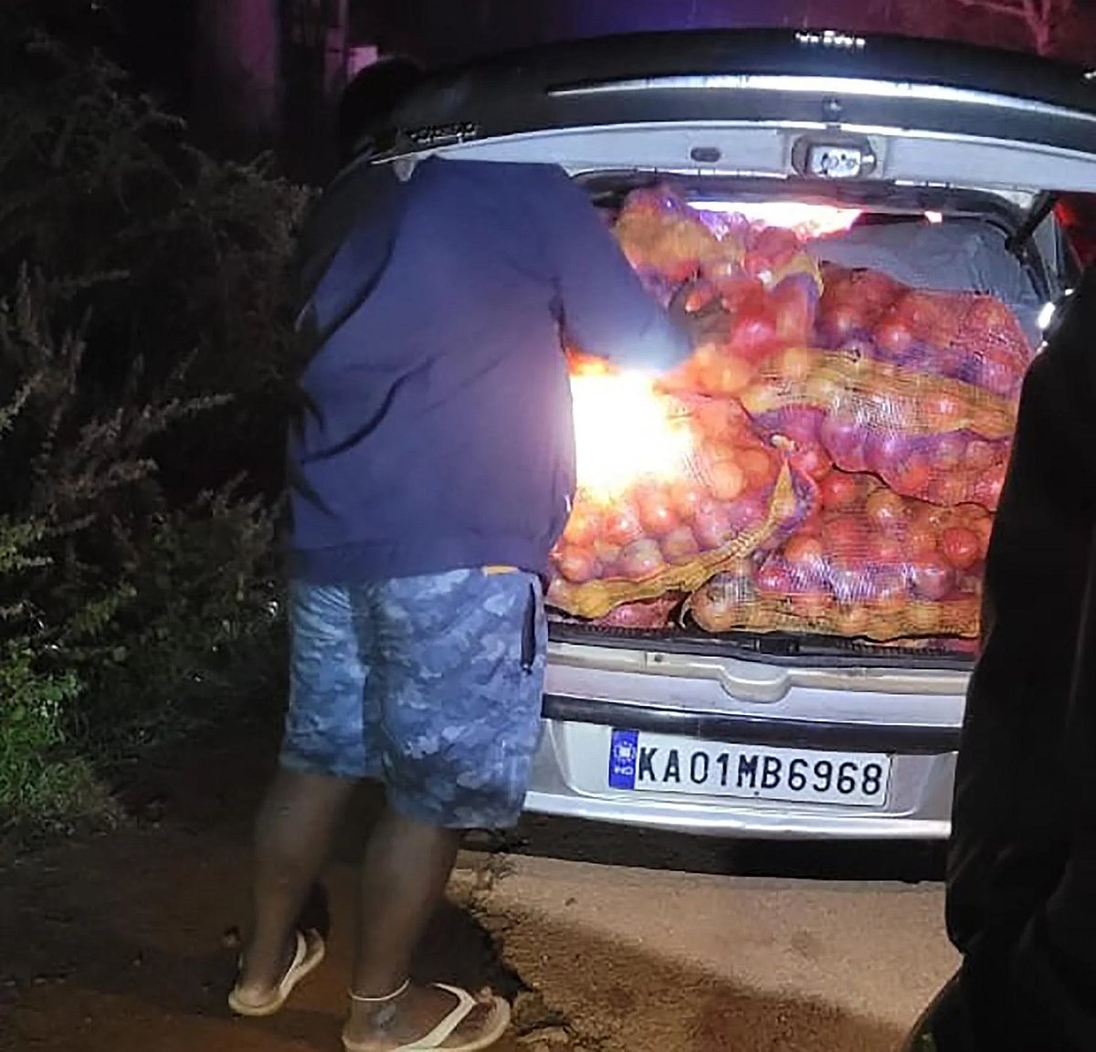 ಶಿಡ್ಲಘಟ್ಟ ಬಳಿ ದಾಳಿಂಬೆ ಕಳವು.. ನಾಲ್ವರ ಬಂಧನ