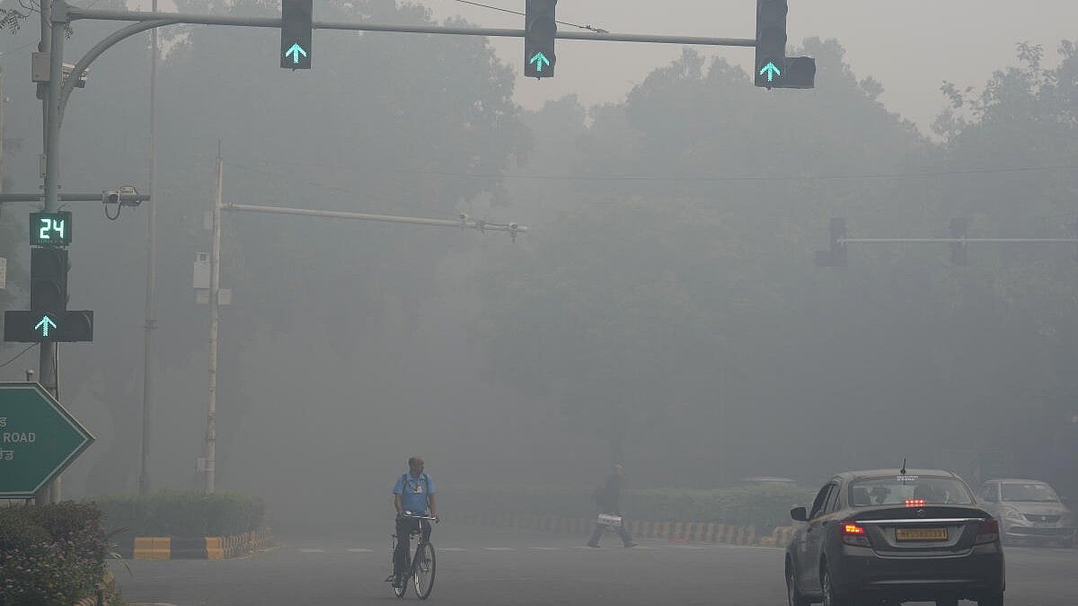 ಪಟಾಕಿ ಸಿಡಿಸಿ ಹಬ್ಬ: ದೆಹಲಿಯಲ್ಲಿ ಕಳಪೆ ಮಟ್ಟಕ್ಕೆ ಕುಸಿದ  ಗಾಳಿಯ ಗುಣಮಟ್ಟ 