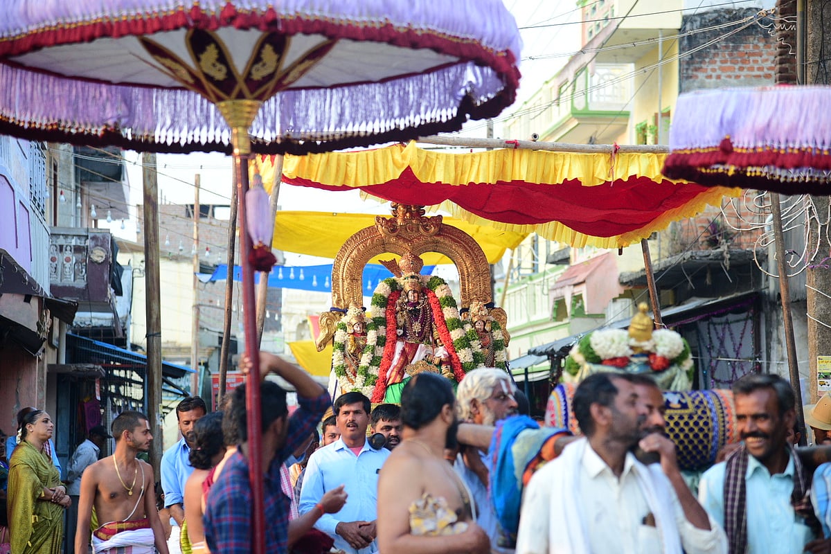 ಮೇಲುಕೋಟೆ ಚೆಲುವನಾರಾಯಣಸ್ವಾಮಿ ದೇವಾಲಯ: ರಾಜಮುಡಿಯಂದೇ ‘ಅಷ್ಟ ತೀರ್ಥೋತ್ಸವ’ 