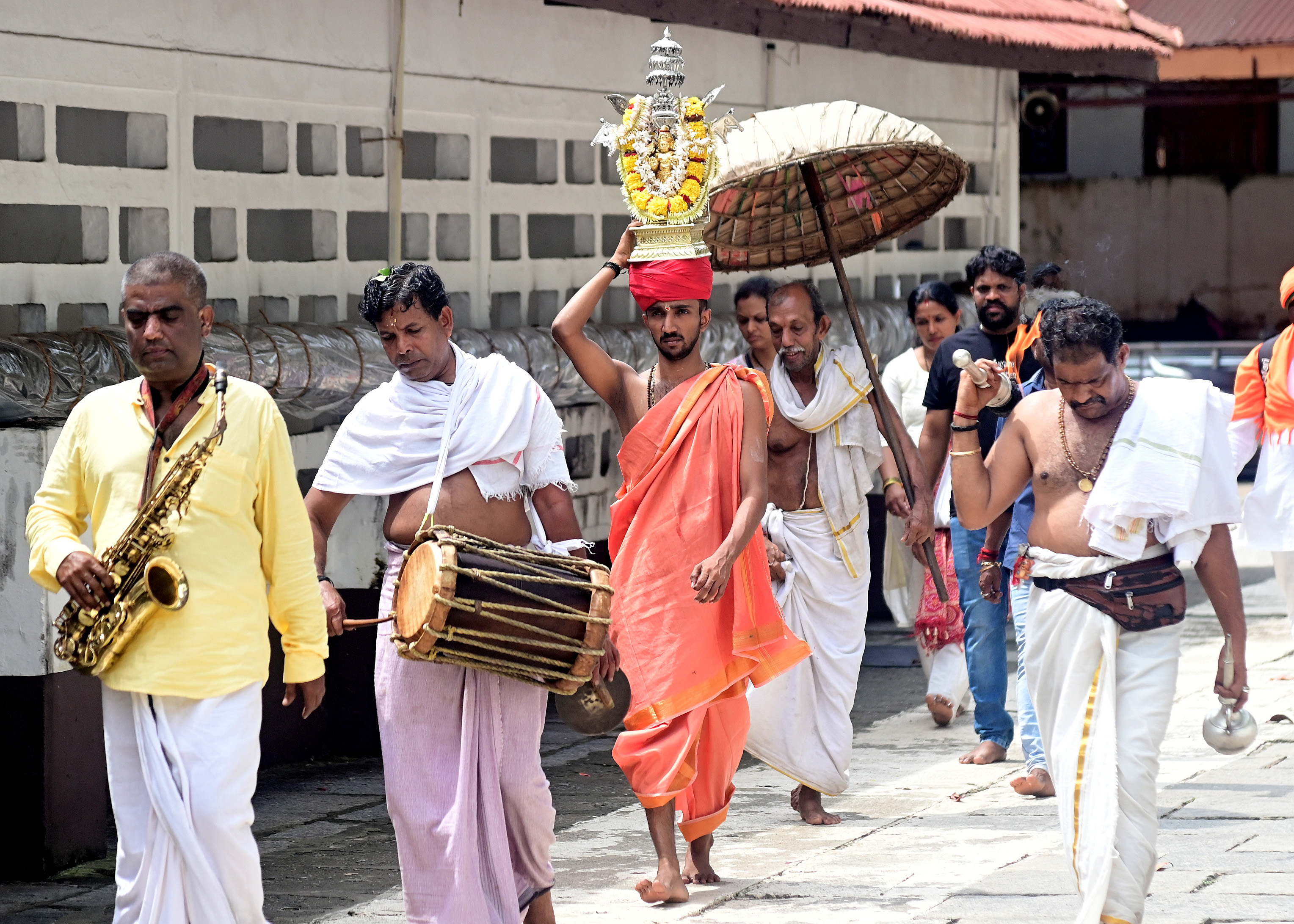 ದೀಪಾವಳಿ ಅಂಗವಾಗಿ ಕದ್ರಿ ಮಂಜುನಾಥೇಶ್ವರ ದೇವಸ್ಥಾನದಲ್ಲಿ ಉತ್ಸವ ನಡೆಯಿತು