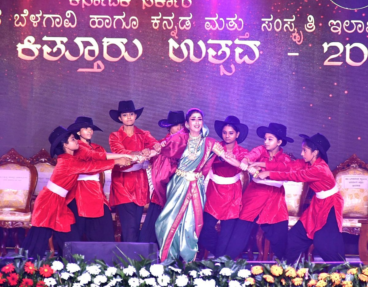 Photos | ಕಿತ್ತೂರು ಉತ್ಸವ: ಕಲಾವಿದರಿಂದ ನೃತ್ಯ ಪ್ರದರ್ಶನ