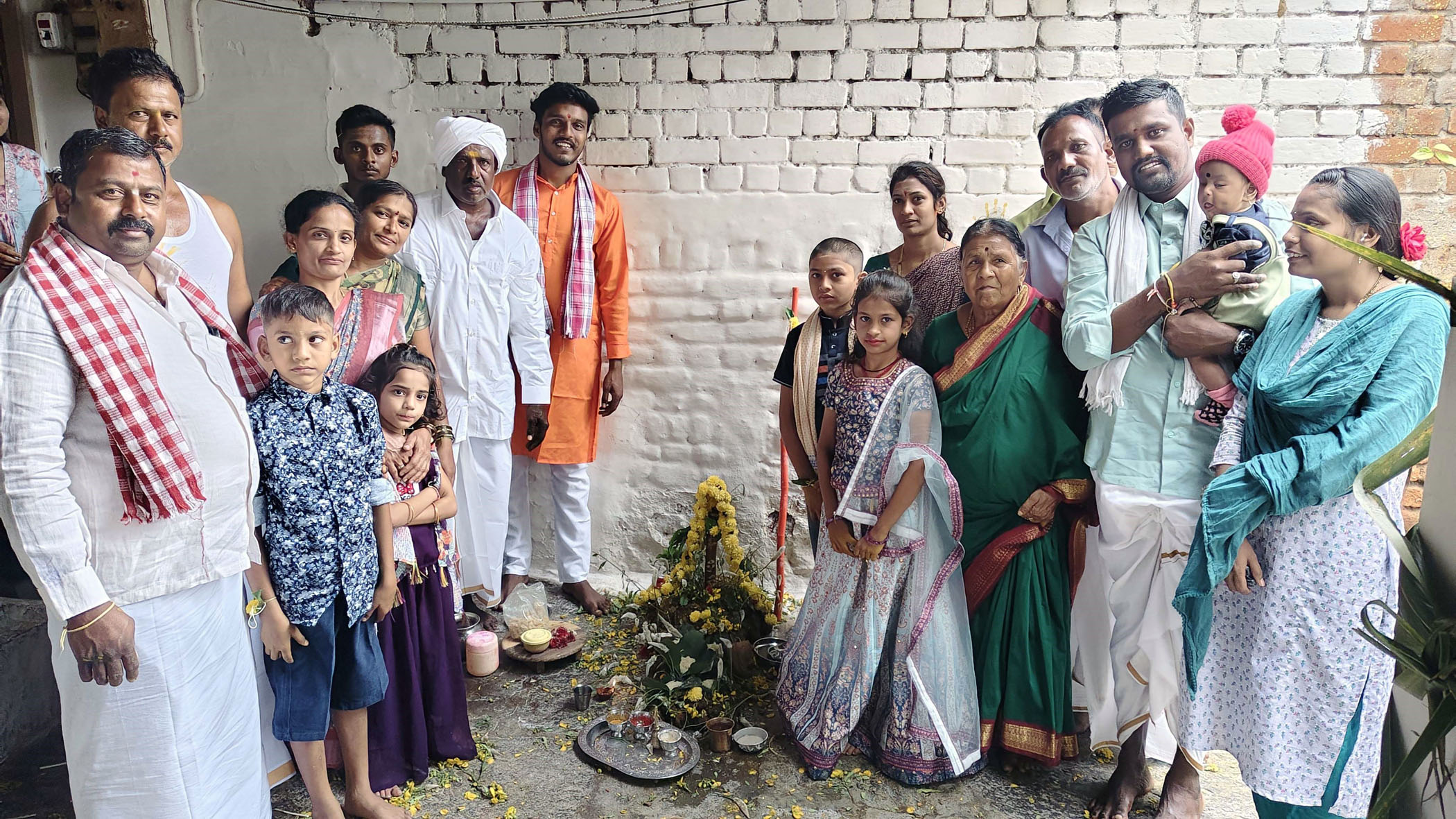 ಹರಪನಹಳ್ಳಿ ನಗರದ ಗೌಳೇರ ಪೇಟೆಯಲ್ಲಿ ಗೌಳೇರ ಕುಟುಂಬದವರು ಪಾಂಡವರ ಘಟ್ಟ ಸ್ಥಾಪಿಸಿ ಪೂಜೆ ಸಲ್ಲಿಸಿದರು