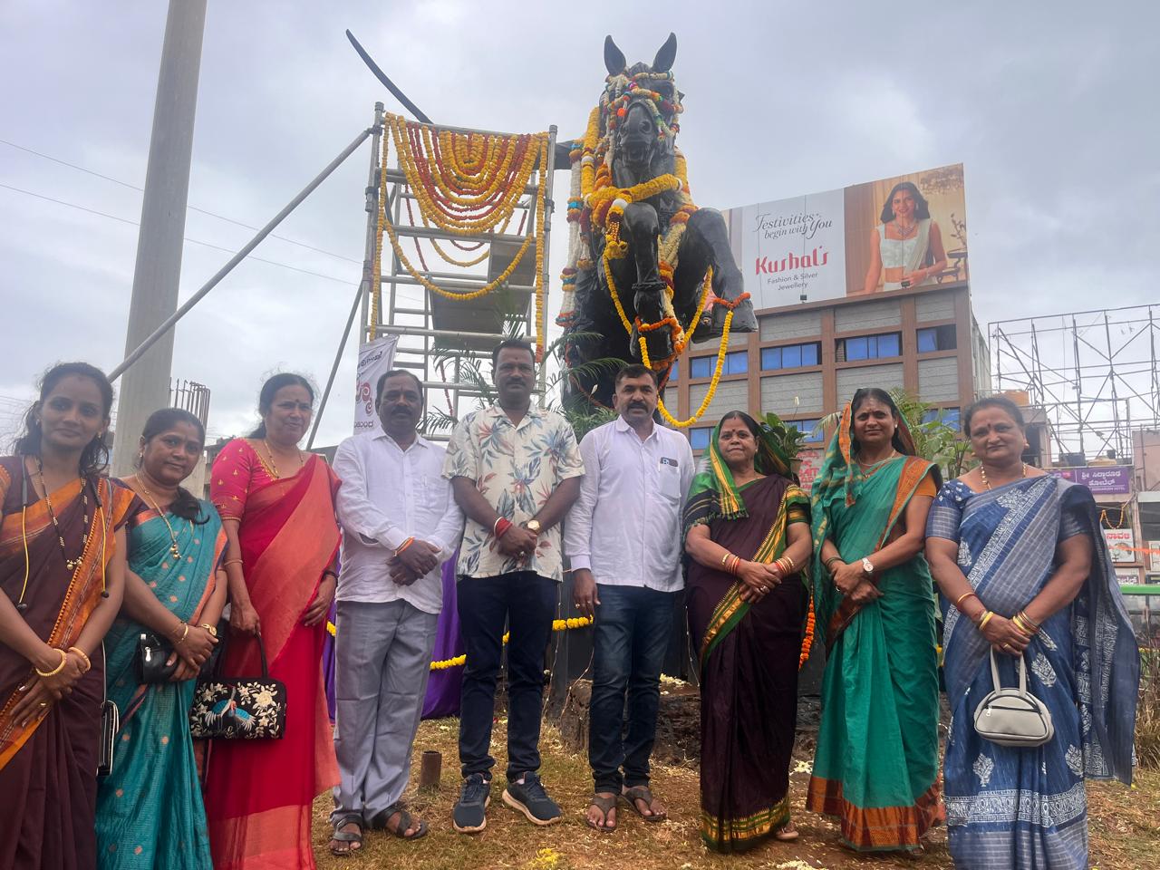 ಹುಬ್ಬಳ್ಳಿಯಲ್ಲಿ ಬಿಜೆಪಿ ಹುಬ್ಬಳ್ಳಿ–ಧಾರವಾಡ ಸೆಂಟ್ರಲ್ ವಿಧಾನಸಭಾ ಕ್ಷೇತ್ರ ಘಟಕದಿಂದ ಚನ್ನಮ್ಮ ಜಯಂತಿ ಆಚರಿಸಲಾಯಿತು