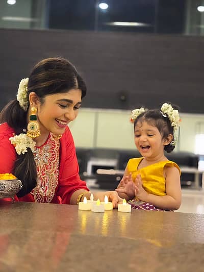 ನಟಿ ಅದಿತಿ ಪ್ರಭುದೇವ ಅವರು ತಮ್ಮ ಮುದ್ದಾದ ಮಗಳ ಜೊತೆಗೆ ದೀಪಾವಳಿ ಹಬ್ಬವನ್ನು ಆಚರಿಸಿದ್ದಾರೆ. ಅದಿತಿ ಪ್ರಭುದೇವ ಜೊತೆಗೆ ಮಗಳು ನೇಸರ ಫೋಟೊದಲ್ಲಿ ಕಾಣಿಸಿಕೊಂಡಿದ್ದಾಳೆ. 
