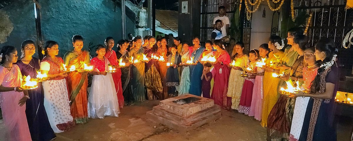 ಹರಪನಹಳ್ಳಿ: ವಿವಿಧ ತಾಂಡಾಗಳಲ್ಲಿ ದೀಪಾವಳಿ ಸಂಭ್ರಮ