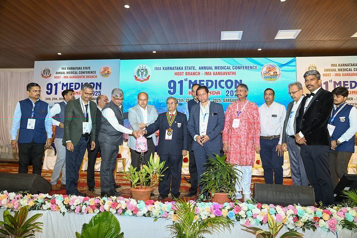 ವೈದ್ಯರು ಗ್ರಾಮೀಣ ಸೇವೆಗೂ ಆದ್ಯತೆ ನೀಡಿ: ಜಿಲ್ಲಾಧಿಕಾರಿ ಸುರೇಶ ಇಟ್ನಾಳ