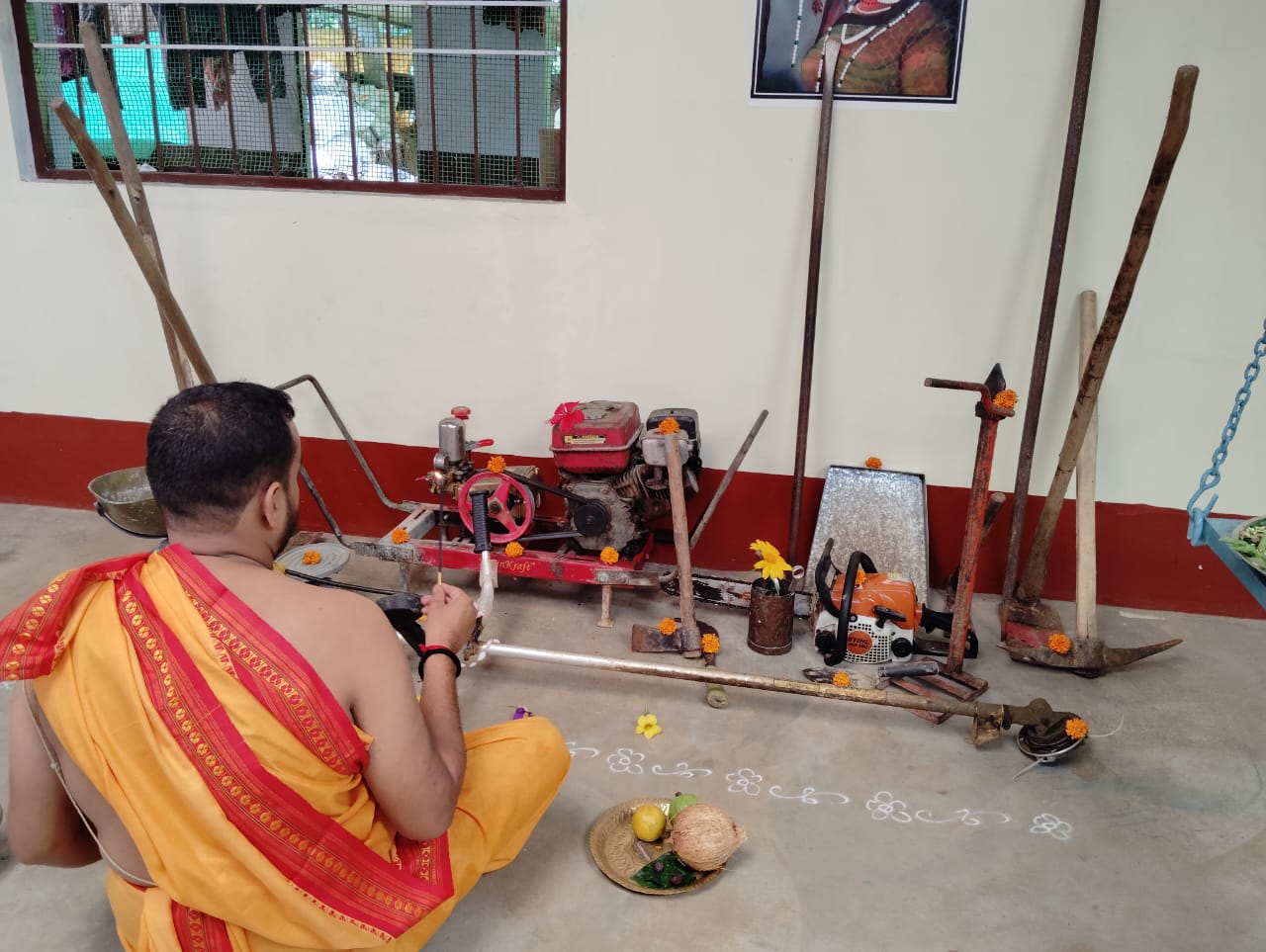 ಹೊಸನಗರ ತಾಲ್ಲೂಕಿನಲ್ಲಿ ರೈತರು ಕೃಷಿ ಪರಿಕರಗಳನ್ನು ಪೂಜಿಸಿದರು