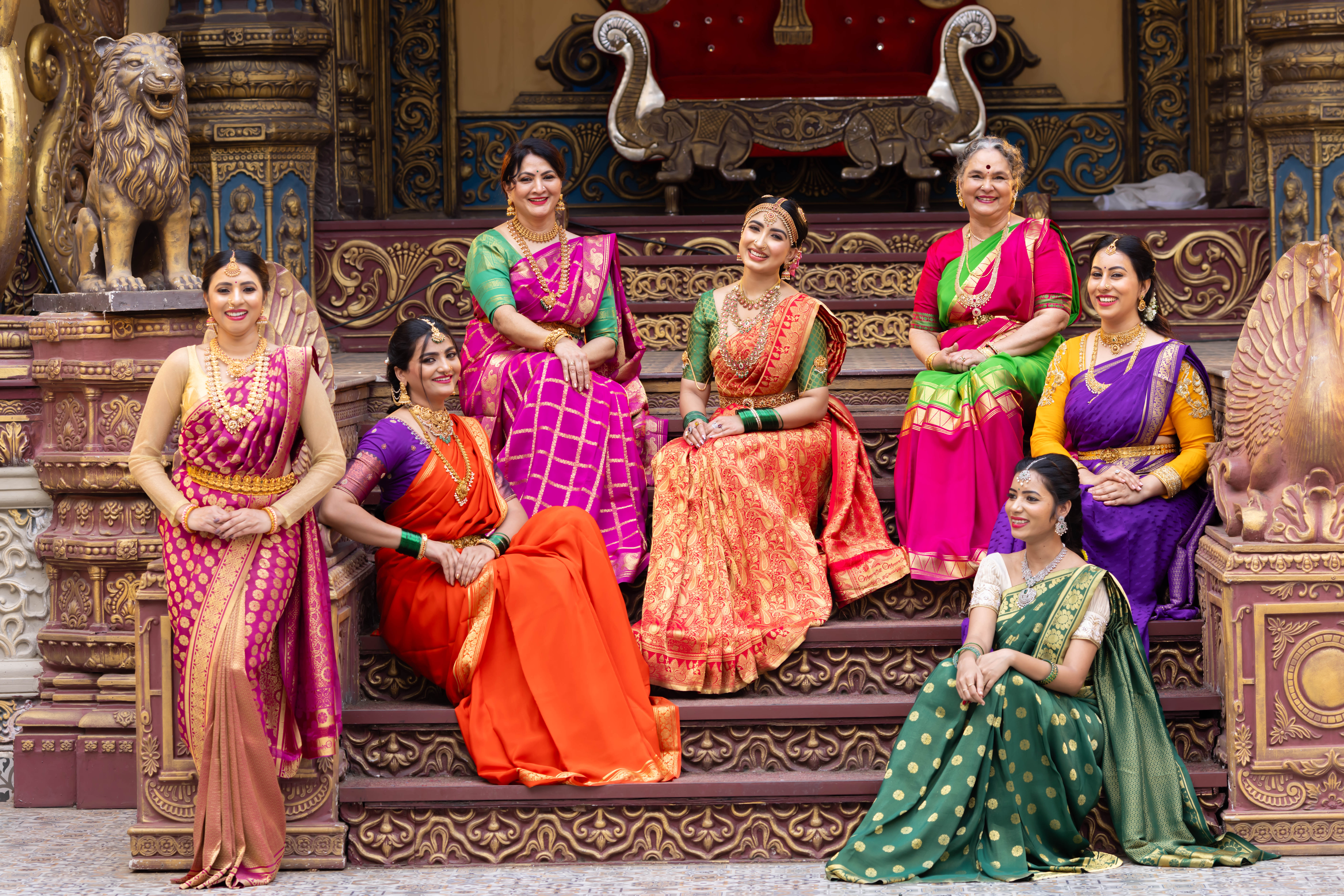 ಮೈಸ್ಕೂರು ಸಿಲ್ಕ್‌ ಸೀರೆಯಲ್ಲಿ ಕಳೆಕಳೆಯಾಗಿರುವ ಹೆಂಗಳೆಯರು