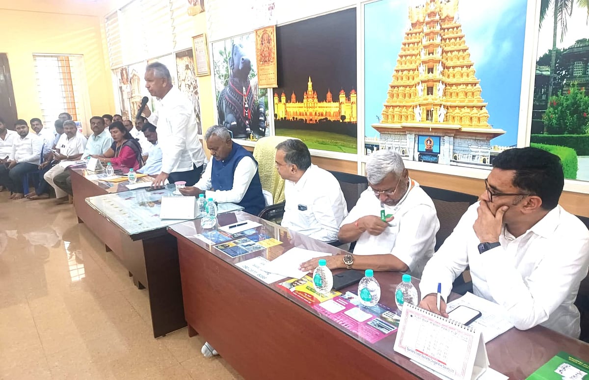 Karnataka politics | ಕಾಂಗ್ರೆಸ್ ಸಭೆ: ಎಸ್‌.ಟಿ.ಸೋಮಶೇಖರ್‌ ಭಾಗಿ