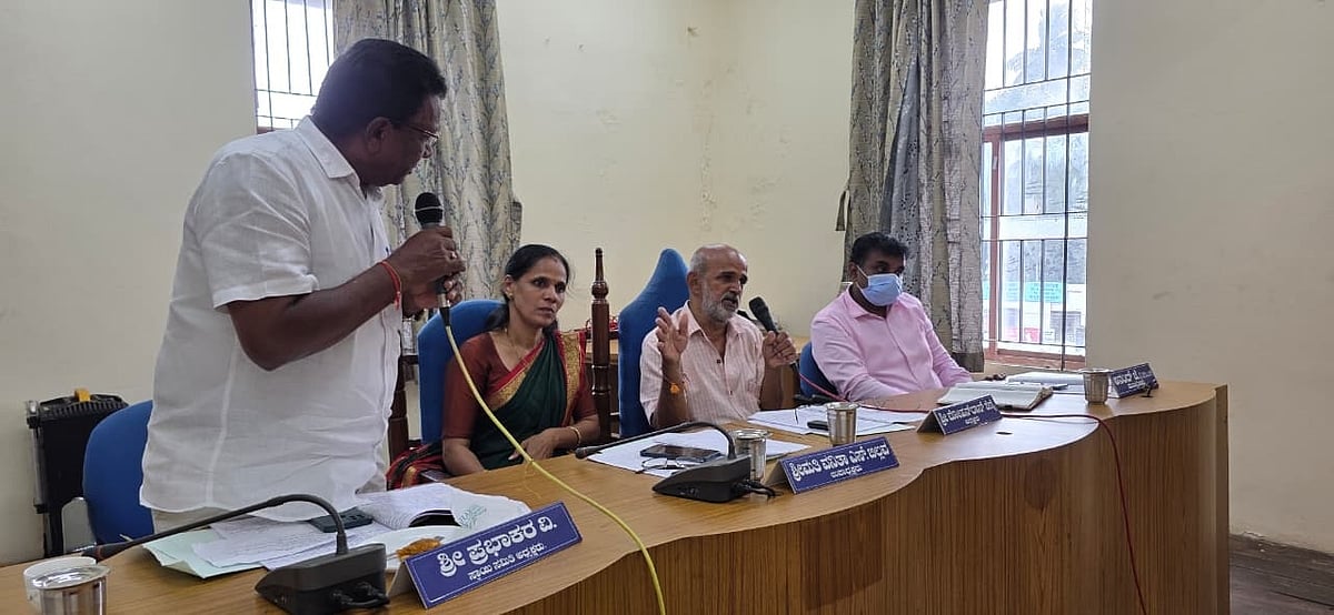 ಕುಂದಾಪುರ ಪುರಸಭೆ ಸಾಮಾನ್ಯ ಸಭೆ: ಅನಧಿಕೃತ ಗೂಡಂಗಡಿ ತೆರವಿನಲ್ಲಿ ತಾರತಮ್ಯ ಆರೋಪ