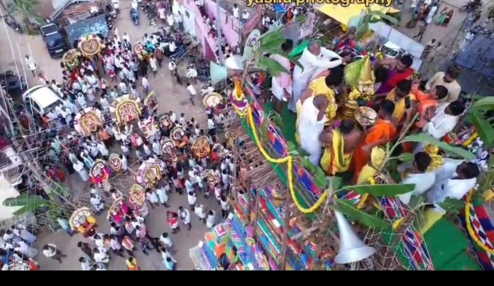 ಅರಸೀಕೆರೆ ತಾಲ್ಲೂಕಿನ ದಾಸೀಹಳ್ಳಿ ರಾಜರಾಜೇಶ್ವರಿ ಹುತ್ತದಮ್ಮ ದೇವಿಯವರ ನೂತನ ದೇವಾಲಯದ ವಿಮಾನ ಗೋಪುರ ಕಳಶಾರೋಹಣ ಕಾರ್ಯಕ್ರಮವು ವಿಜೃಂಭಣೆಯಿಂದ ನೆರವೇರಿತು 