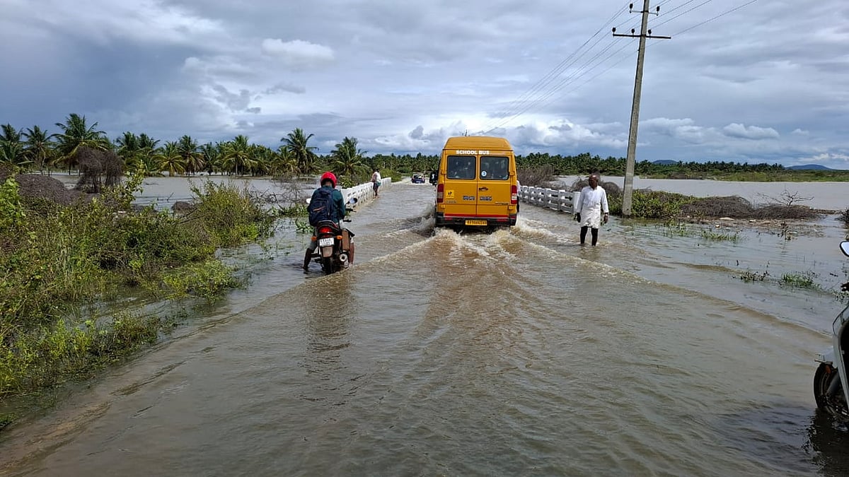 ಹೊಸದುರ್ಗ | ವಿವಿ ಸಾಗರದ ಹಿನ್ನೀರು; ಜಲಾವೃತಗೊಂಡ ರಸ್ತೆ, ಶಾಲೆಗಳು