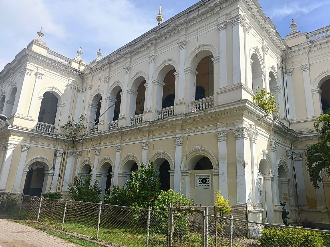 ಶಿಥಿಲಗೊಳ್ಳುತ್ತಿರುವ 130 ವರ್ಷಗಳ ಪಾರಂಪರಿಕ ಜಿಲ್ಲಾಧಿಕಾರಿ ಕಚೇರಿ ಕಟ್ಟಡ