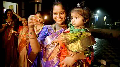 ಕನ್ನಡದ ​ಜನಪ್ರಿಯ ರಿಯಾಲಿಟಿ ಶೋ ಬಿಗ್​ಬಾಸ್‌ನ ಮಾಜಿ ಸ್ಪರ್ಧಿ ಧನರಾಜ್​ ಆಚಾರ್ ಕುಟುಂಬದ ಜೊತೆಗೆ ಅದ್ಧೂರಿಯಾಗಿ ದೀಪಾವಳಿ ಹಬ್ಬವನ್ನು ಆಚರಿಸಿದ್ದಾರೆ.