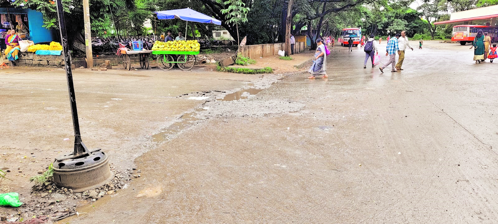ಸರ್ಕಾರಿ ಬಸ್ ನಿಲ್ದಾಣ ಪ್ರವೇಶ ರಸ್ತೆ
