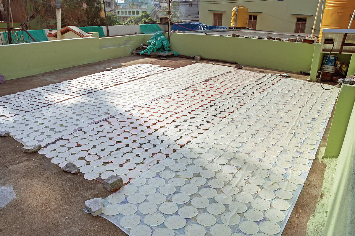 ಕಲ್ಲೂಡಿ ಹಪ್ಪಳ ಎಲ್ಲೆಲ್ಲೂ ಸಪ್ಪಳ!