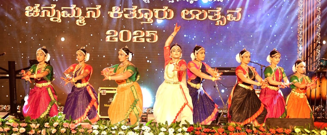 ಚನ್ನಮ್ಮನ ಕಿತ್ತೂರಿನಲ್ಲಿ ಶನಿವಾರ ನಡೆದ ಕಿತ್ತೂರು ಉತ್ಸವದ ಸಮಾರೋಪ ಸಮಾರಂಭದಲ್ಲಿ ಕಲಾವಿದೆಯರ ನೃತ್ಯರೂಪಕ ಗಮನ ಸೆಳೆಯಿತು  ಪ್ರಜಾವಾಣಿ ಚಿತ್ರ
