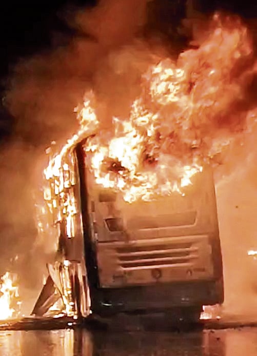 ಕರ್ನೂಲ್ ಬಸ್‌ ದುರಂತ: ಬಸ್‌ ಡಿಕ್ಕಿ ಮುನ್ನವೇ ಬೈಕ್‌ ಸವಾರ ಸಾವು