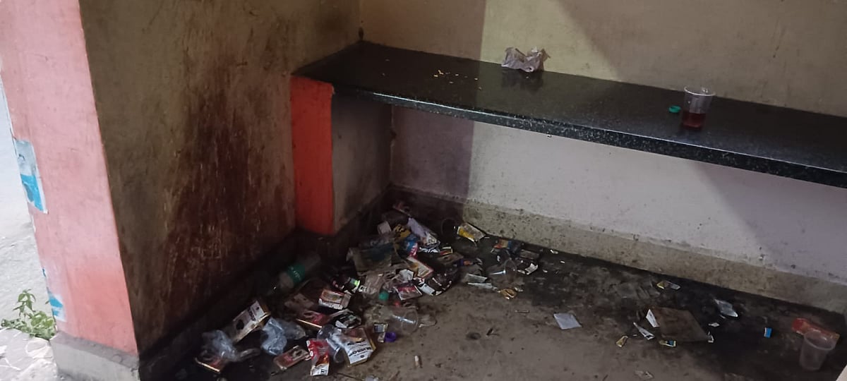 ಬಂಗಾರಪೇಟೆ: ಸೂಕ್ತ ನಿರ್ವಹಣೆ ಇಲ್ಲದೆ ಸೊರಗಿದ ತಂಗುದಾಣ  