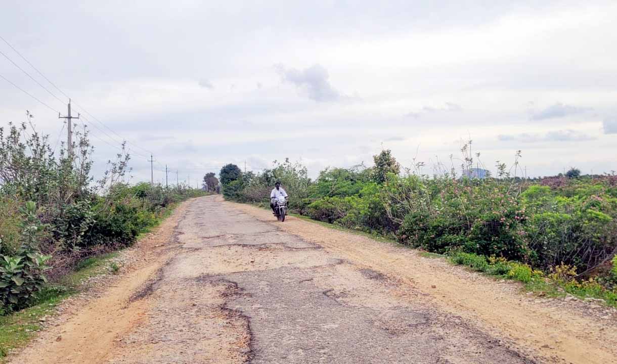 ಶ್ರೀರಂಗಪುರ ಗ್ಯಾದಿಗುಂಟೆ ಪೆಂಡ್ಲಿಜೀವಿ ಗ್ರಾಮಗಳ ರಸ್ತೆ