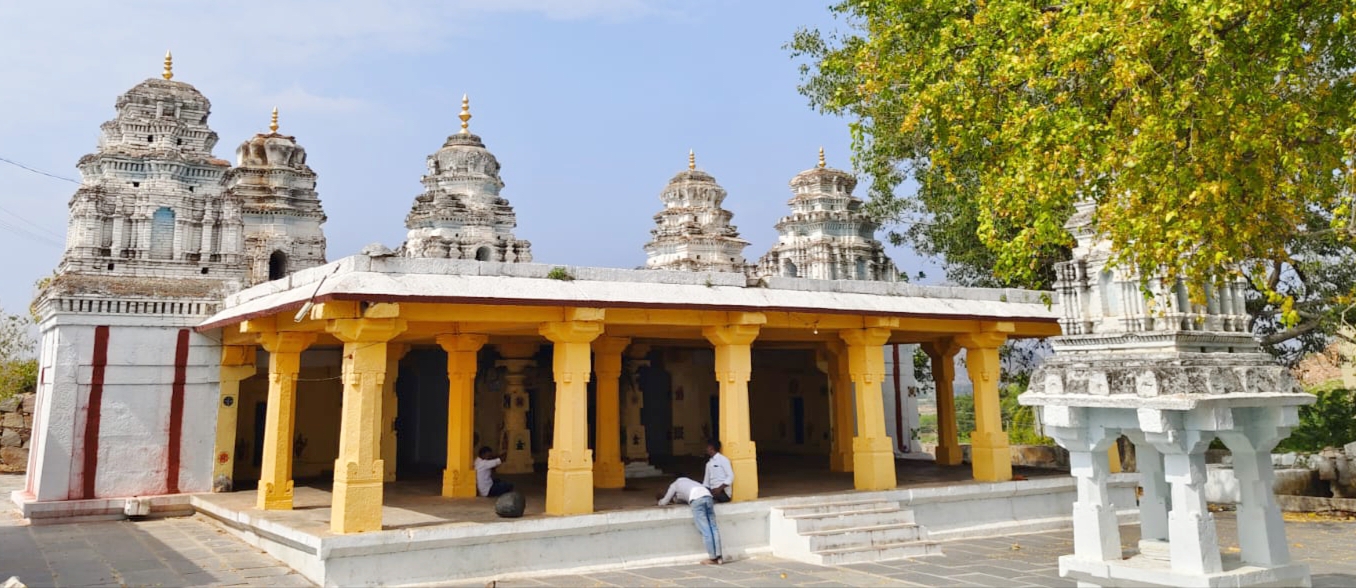 ಕೆಂಚನಗುಡ್ಡ ಗ್ರಾಮದ ಗಂಗಾಧರೇಶ್ವರ ದೇವಸ್ಥಾನದ ವಿಹಂಗಮ ನೋಟ