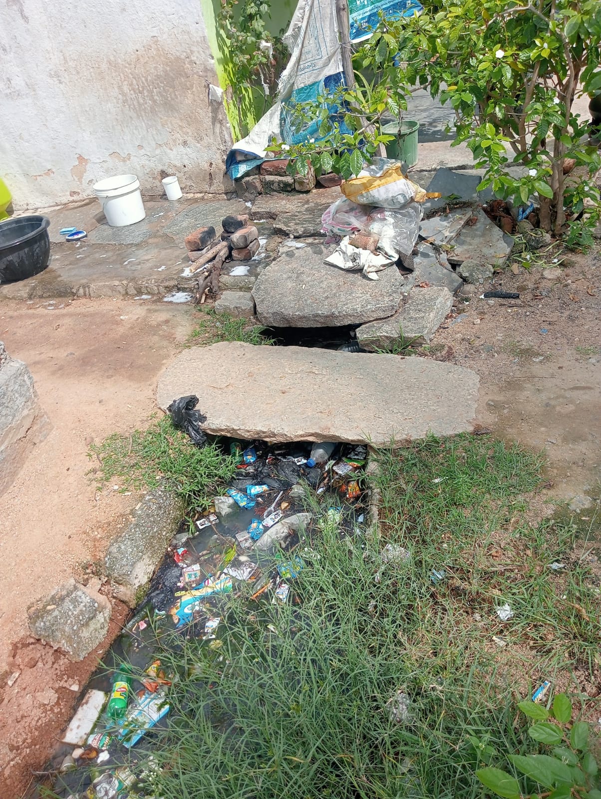 ಹುದಗೂರು ಗ್ರಾಮದಲ್ಲಿ ಚರಂಡಿ ಅಧ್ವಾನ