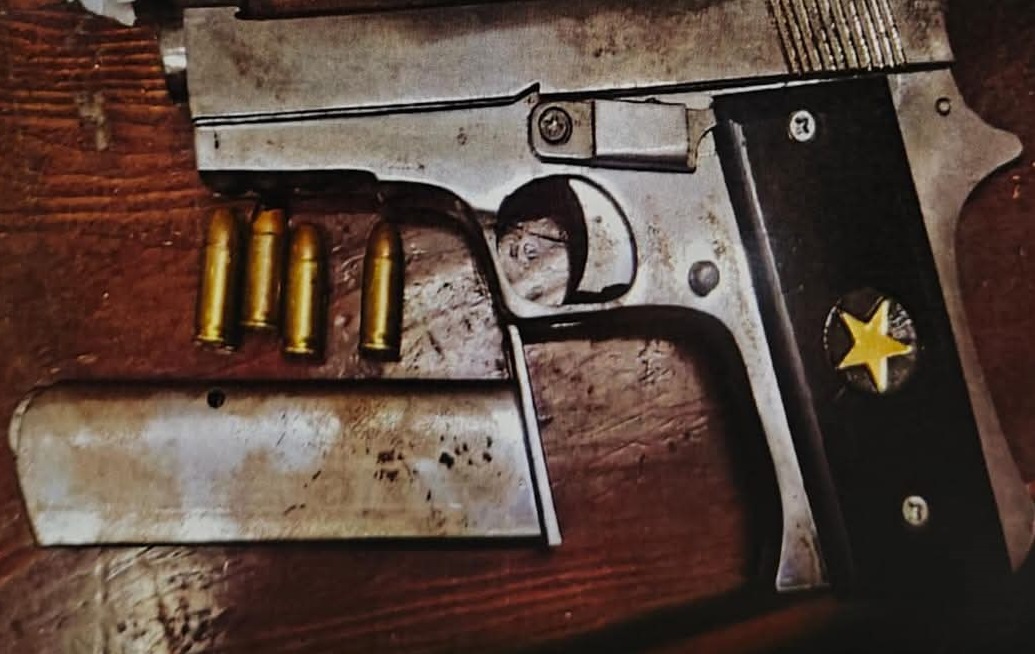 ಆರೋಪಿಯಿಂದ ವಶಕ್ಕೆ ಪಡೆದ ಪಿಸ್ತೂಲ್‌ ಹಾಗೂ ನಾಲ್ಕು ಜೀವಂತ ಗುಂಡುಗಳು  