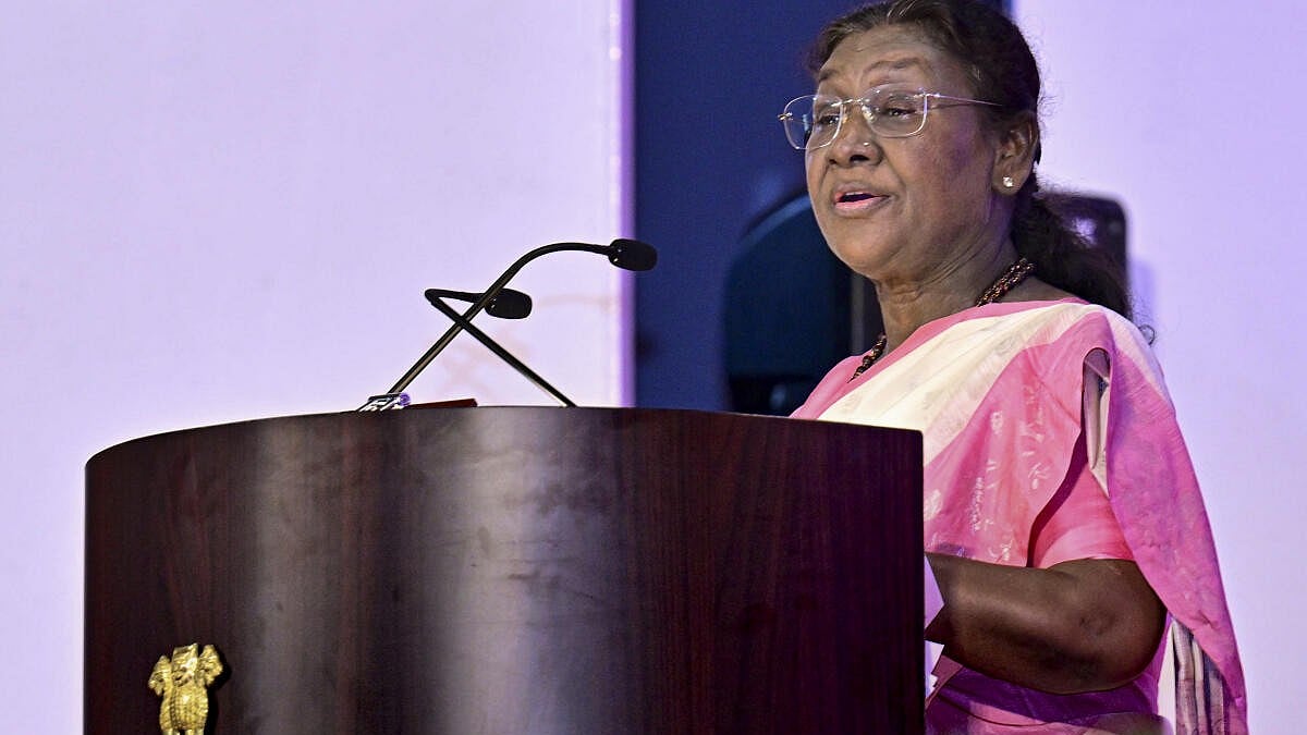 ಡಿಜಿಟಲ್ ಅರೆಸ್ಟ್ ದೇಶದ ಜನತೆಗೆ ಭಯಾನಕ ಬೆದರಿಕೆಯಾಗಿದೆ: IPSಗಳಿಗೆ ಮುರ್ಮು