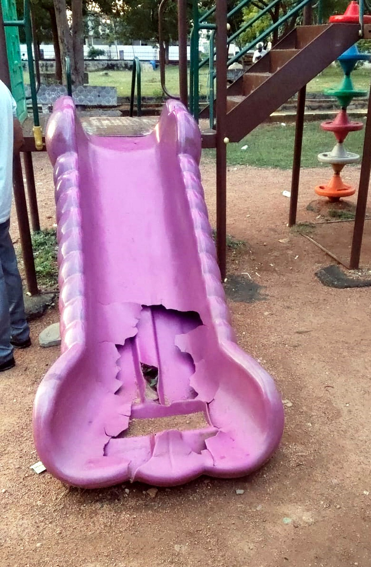 ಮುದ್ದೇಬಿಹಾಳ| ಶಾಸಕರ ಮನೆ ಎದುರಿನ ಉದ್ಯಾನ ದುರಸ್ತಿಗೆ ಅಧಿಕಾರಿಗಳ ನಿರ್ಲಕ್ಷ್ಯ