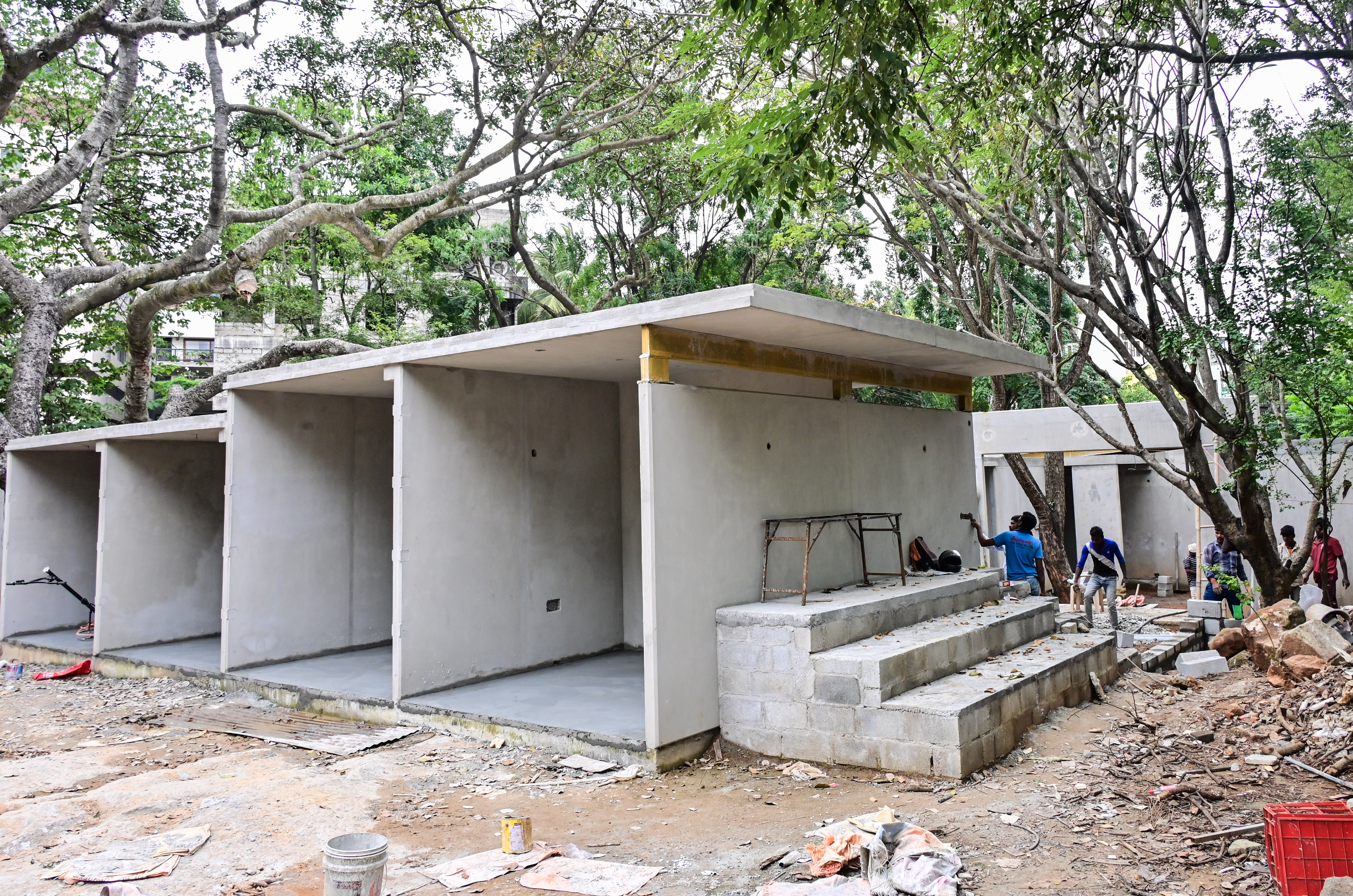 ಕರ್ನಾಟಕ ಚಿತ್ರಕಲಾ ಪರಿಷತ್ತಿನಲ್ಲಿ ಮಳಿಗೆಗಳ ನಿರ್ಮಾಣ ಕಾರ್ಯ ಪ್ರಗತಿಯಲ್ಲಿದೆ.
ಪ್ರಜಾವಾಣಿ ಚಿತ್ರ: ಪ್ರಶಾಂತ್ ಎಚ್.ಜಿ.