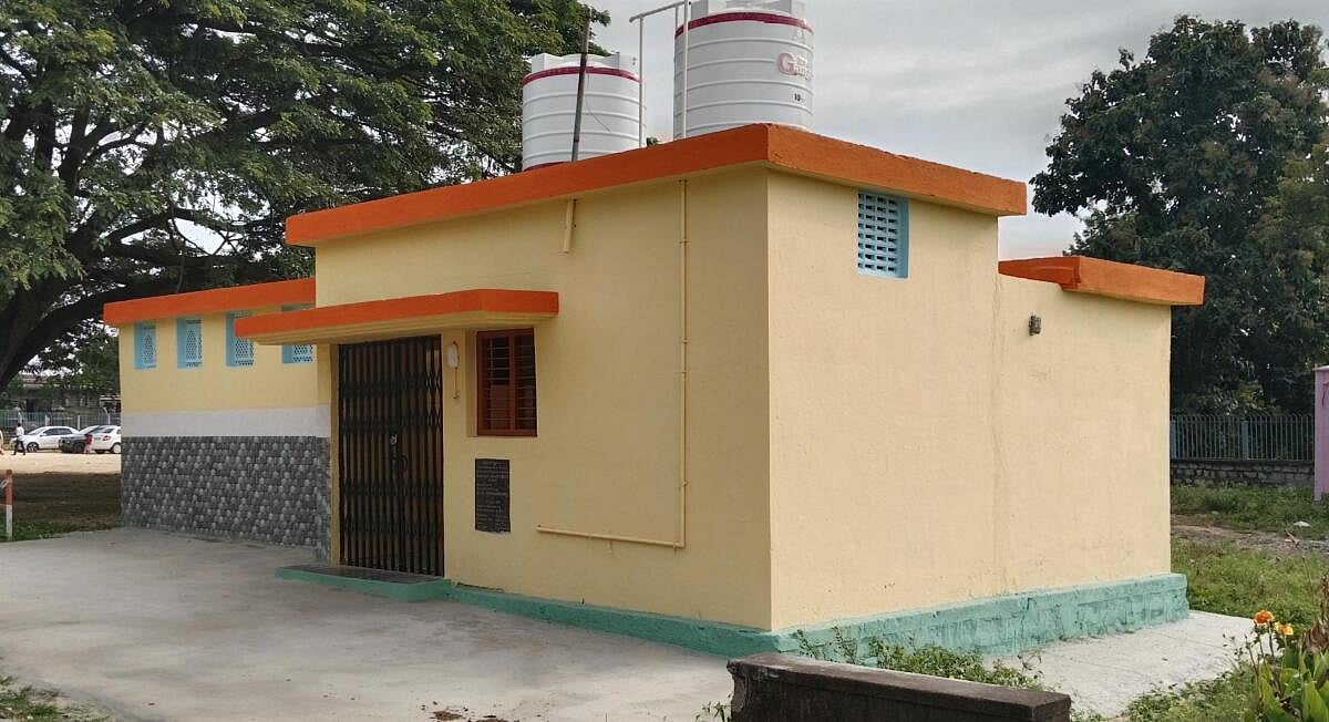 ಹೊಯ್ಸಳೇಶ್ವರ ದೇವಾಲಯ: ಶೌಚಾಲಯ ನವೀಕರಿಸಿದ ಪಂಚಾಯಿತಿ