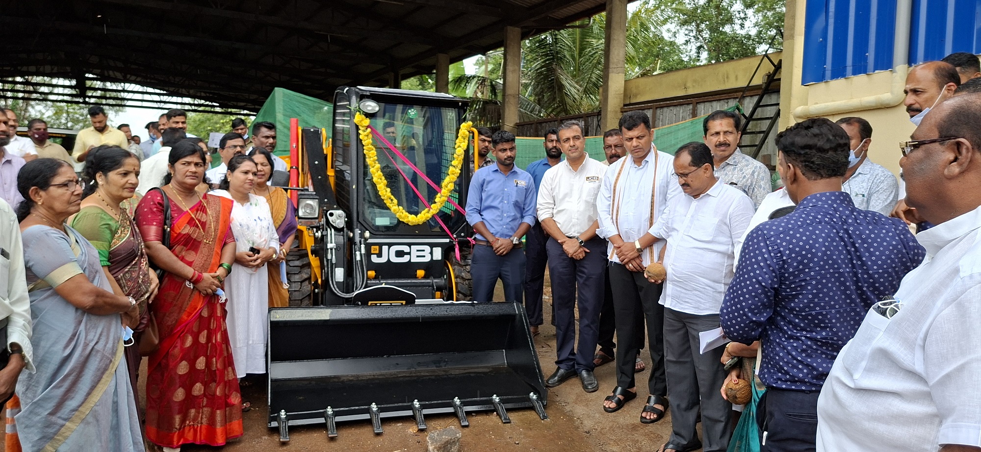 ₹ 26 ಲಕ್ಷ  ವೆಚ್ಚದಲ್ಲಿ ಖರೀದಿಸಿದ ಜೆಸಿಬಿಯನ್ನು ಸಂಸದ ಕ್ಯಾಪ್ಟನ್‌ ಬ್ರಿಜೇಶ್ ಚೌಟ ಬಿಡುಗಡೆ ಮಾಡಿದರು